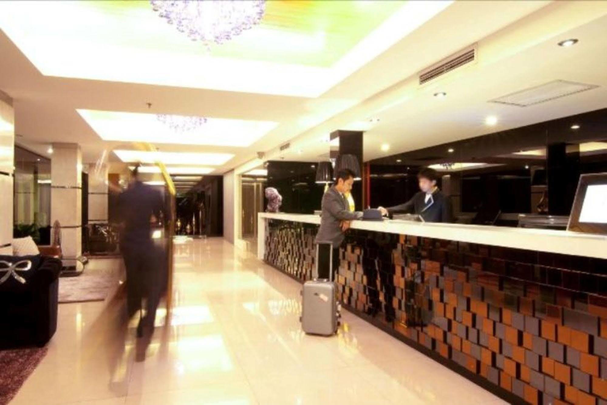 Rashmi'S Plaza Hotel Vientiane Exteriör bild